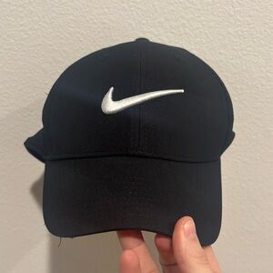 Nike Dri-FIT Golf Club Cap Hat Unisex Black White Swoosh Velcro Adjustable M/L